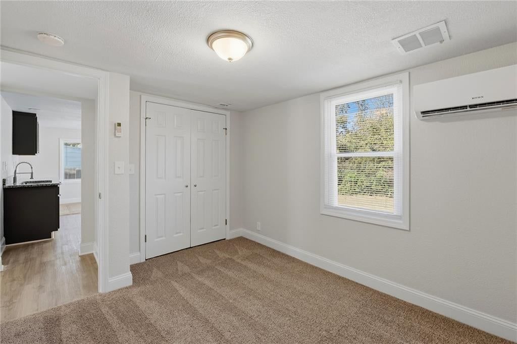 Photo 21 of 30 - 4922 Blue Lane, Kansas City, KS 66104