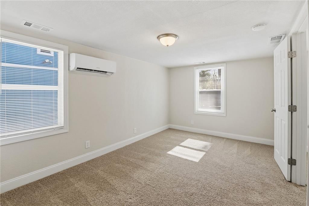 Photo 23 of 30 - 4922 Blue Lane, Kansas City, KS 66104