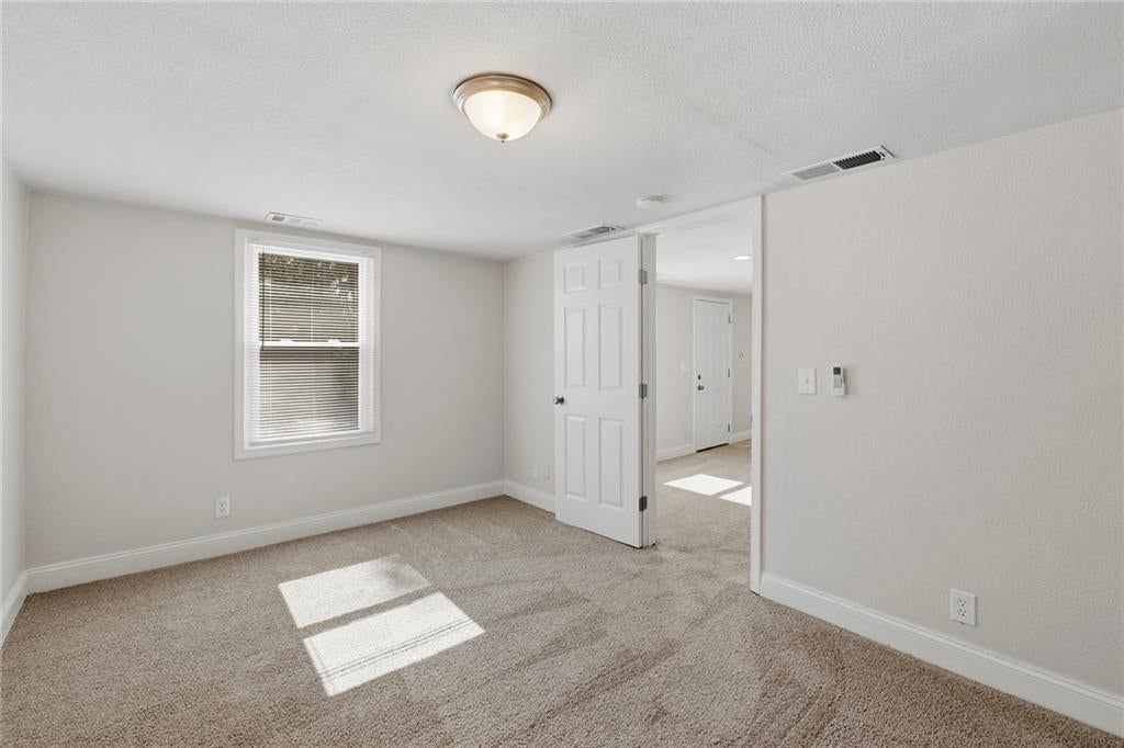 Photo 24 of 30 - 4922 Blue Lane, Kansas City, KS 66104
