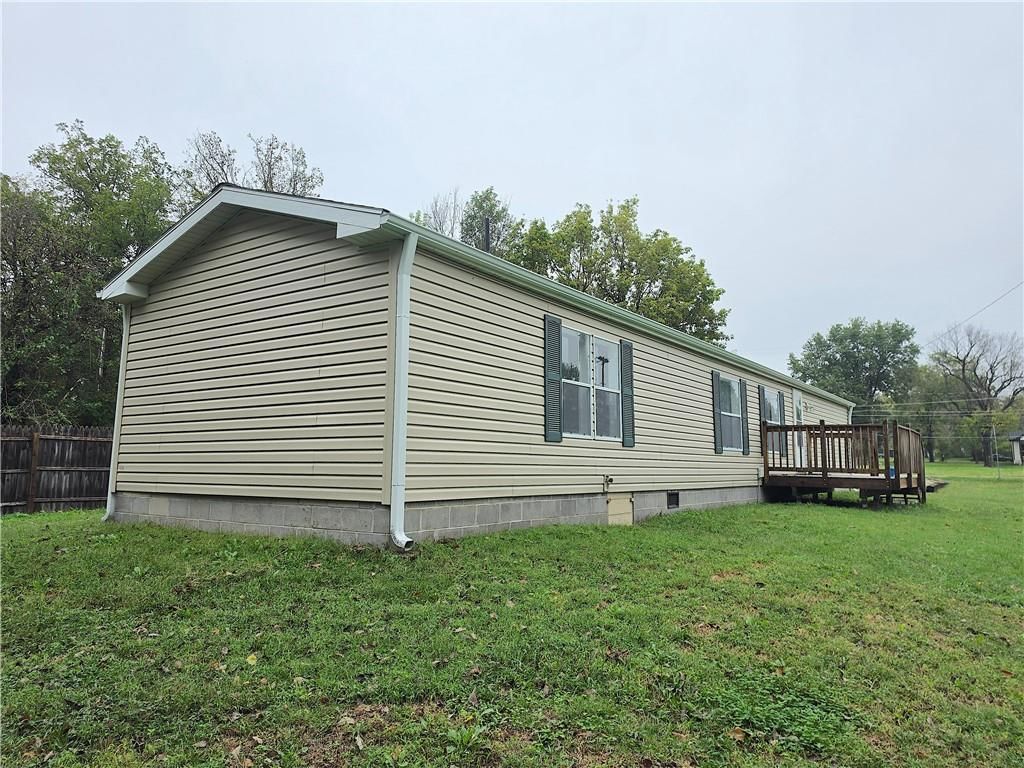 141 E Pacific Avenue, Osawatomie, KS: listing photo 2