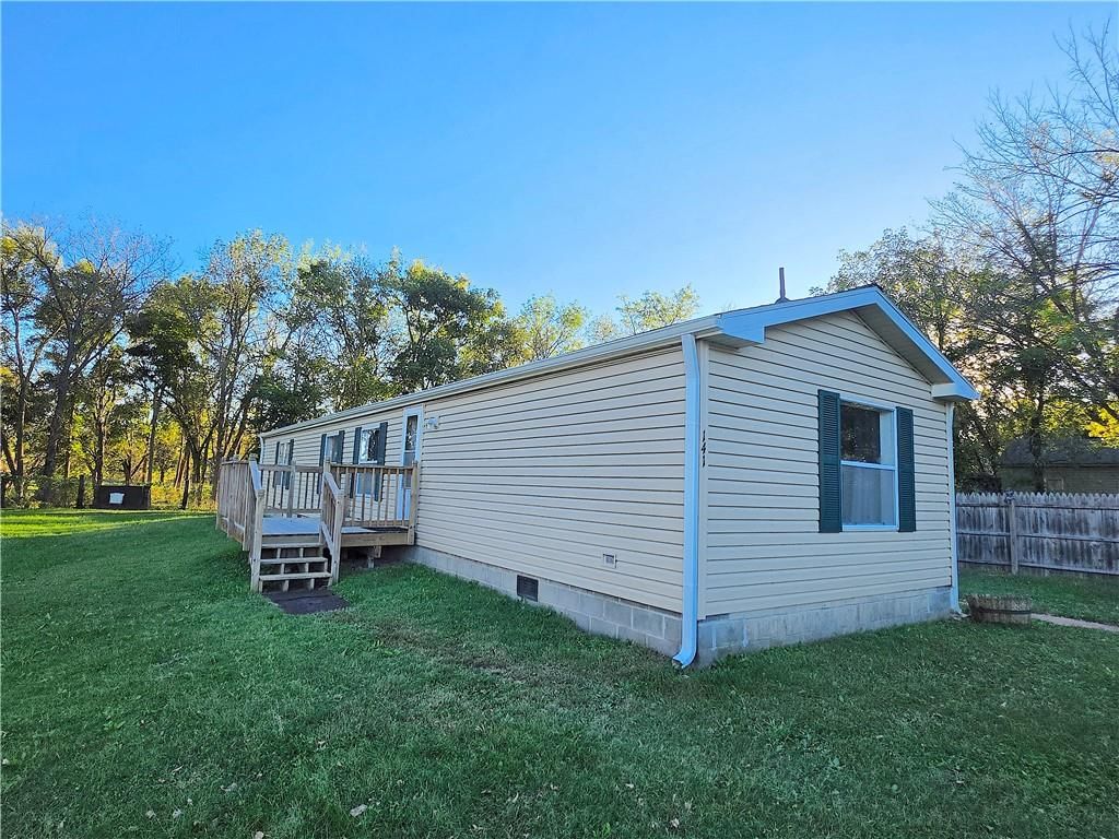 141 E Pacific Avenue, Osawatomie, KS: listing photo 2