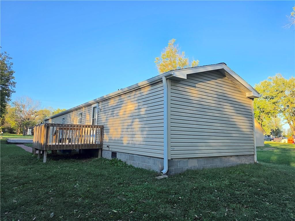 141 E Pacific Avenue, Osawatomie, KS: listing photo 3