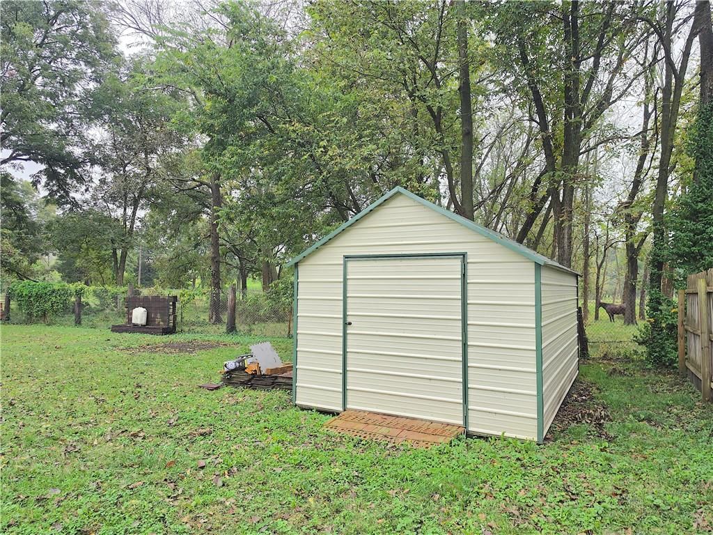 141 E Pacific Avenue, Osawatomie, KS: listing photo 3