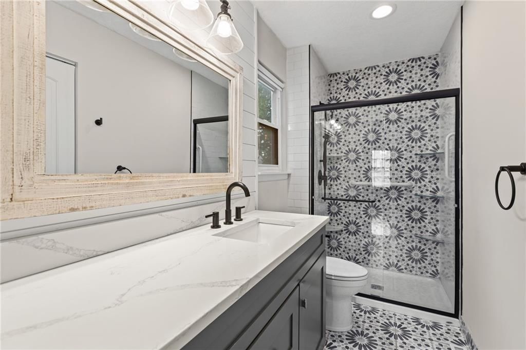 Photo 6: walk-in shower, 12411 W 82nd Terrace, Lenexa, KS 66215