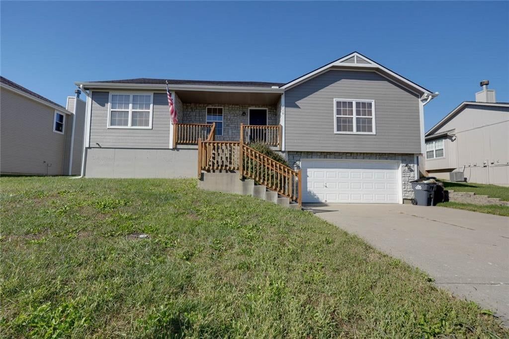 716 SW Brome Drive, Grain Valley, MO