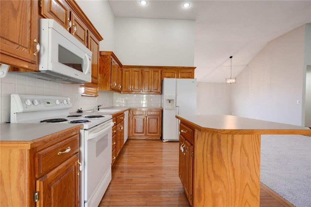 Photo 11 of 41 - 716 SW Brome Drive, Grain Valley, MO 64029
