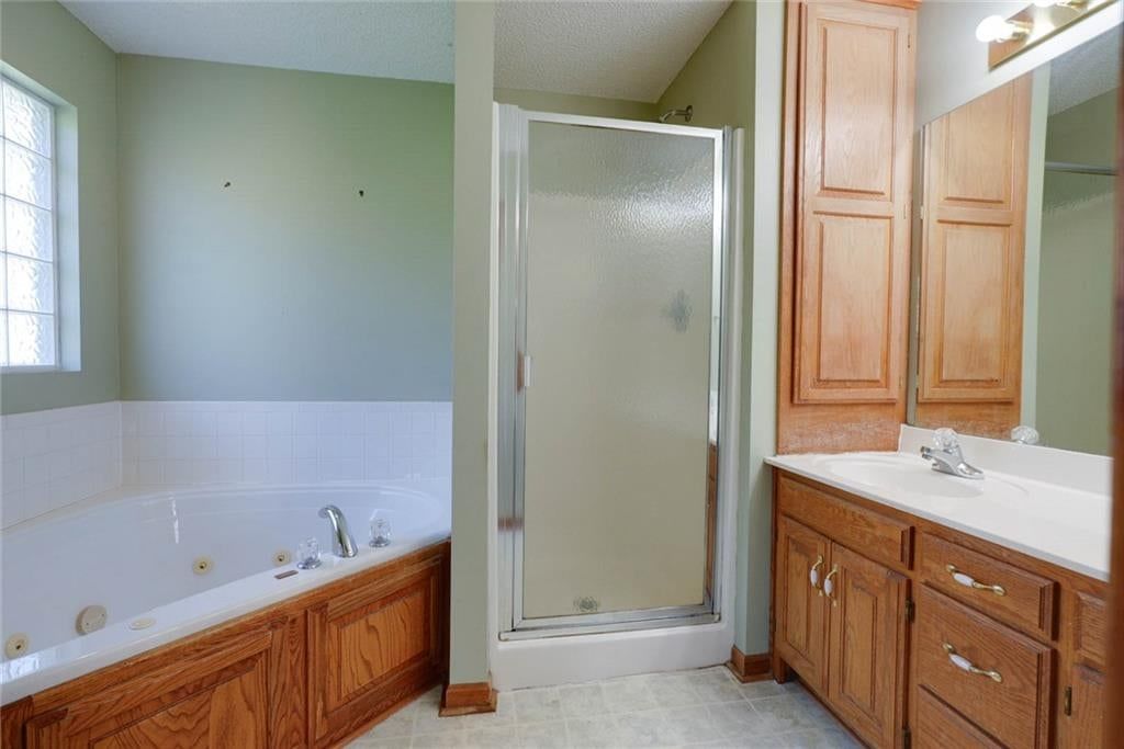 Photo 22 of 41 - 716 SW Brome Drive, Grain Valley, MO 64029