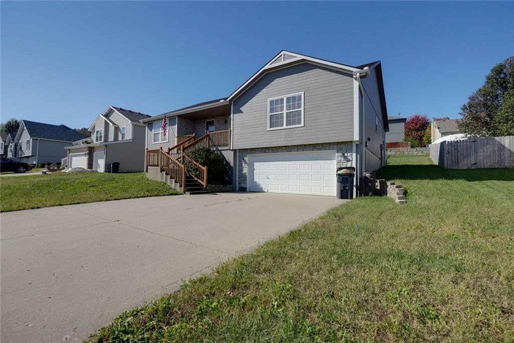 716 SW Brome Drive, Grain Valley, MO: listing photo 3
