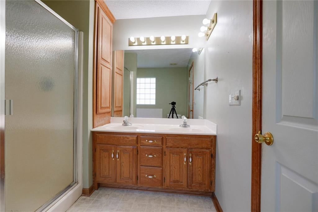 Photo 21 of 41 - 716 SW Brome Drive, Grain Valley, MO 64029