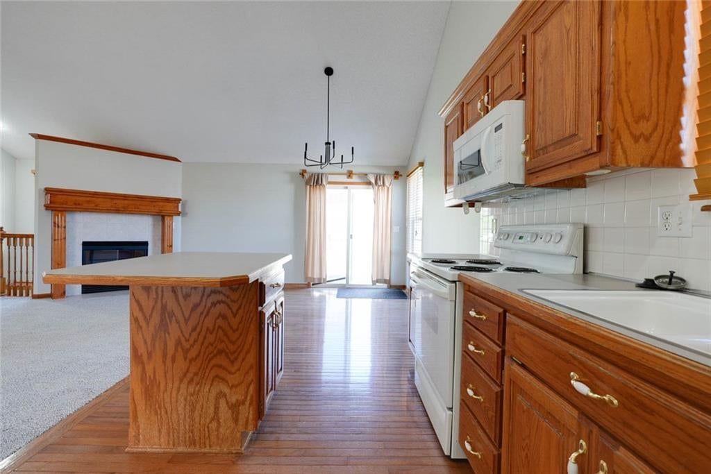 Photo 13 of 41 - 716 SW Brome Drive, Grain Valley, MO 64029