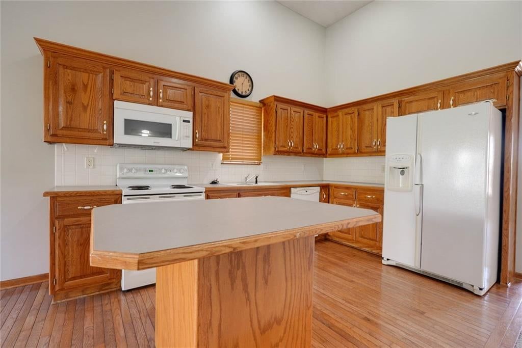 Photo 10 of 41 - 716 SW Brome Drive, Grain Valley, MO 64029