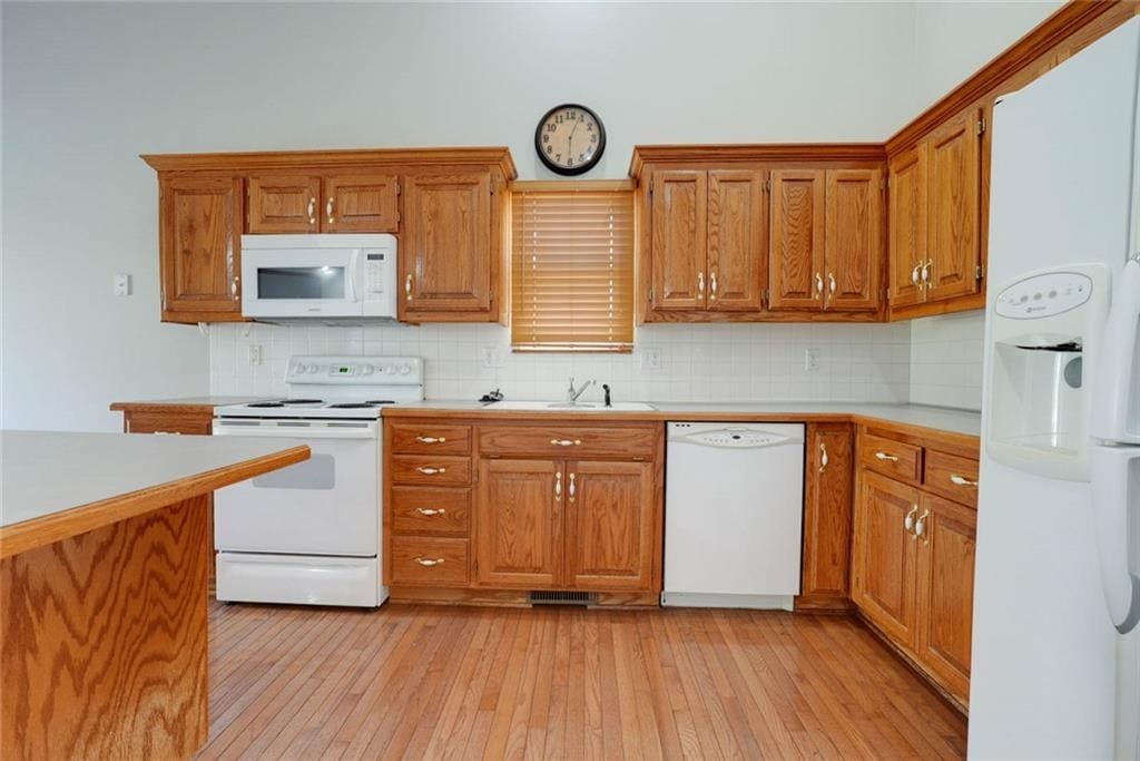 Photo 12 of 41 - 716 SW Brome Drive, Grain Valley, MO 64029