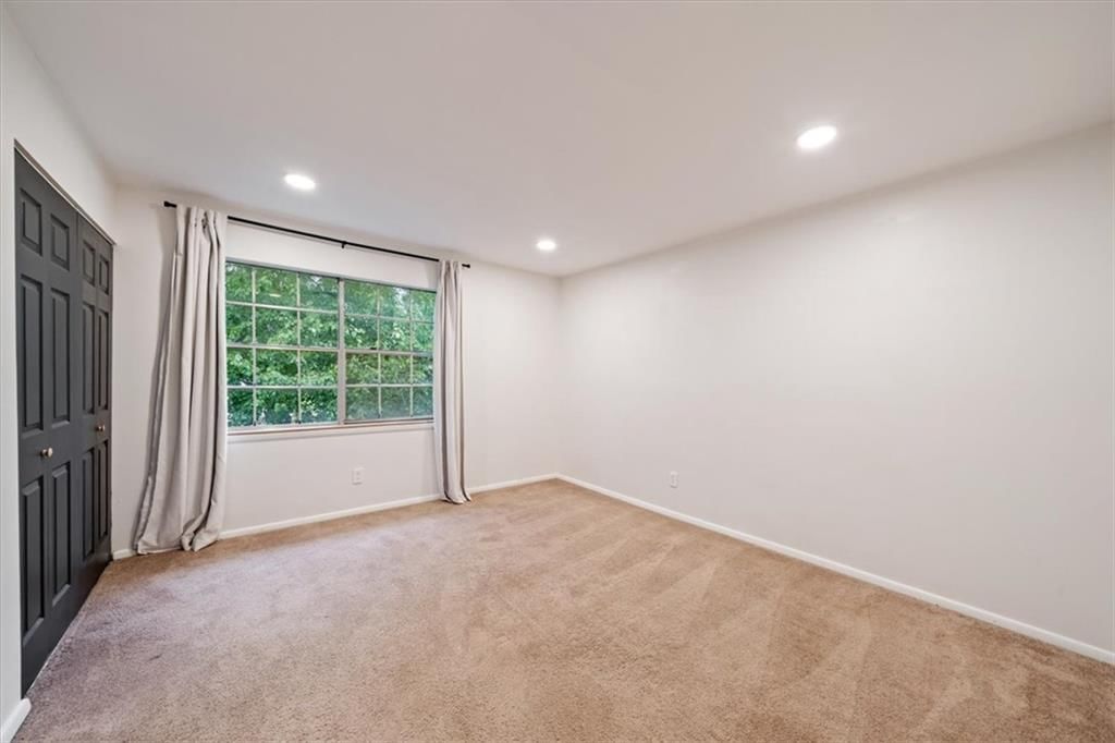 Photo 16 of 28 - 8727 Sycamore Avenue, Kansas City, MO 64138