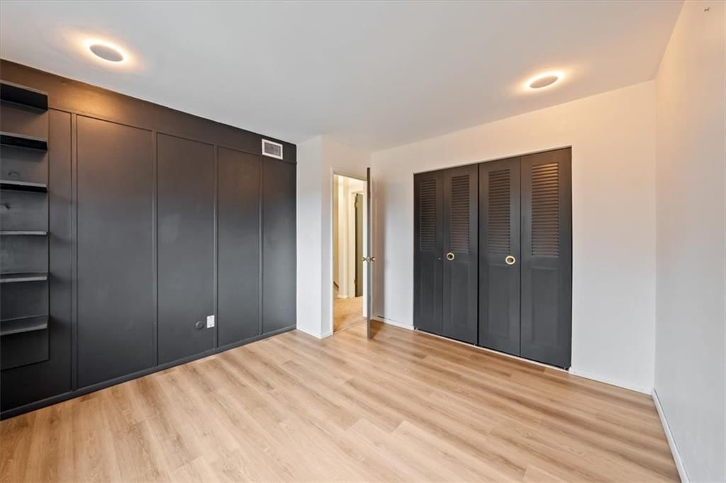 Photo 14 of 28 - 8727 Sycamore Avenue, Kansas City, MO 64138