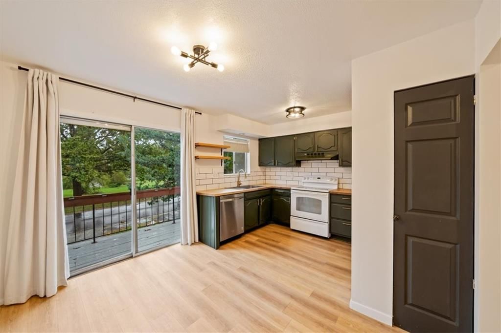 Photo 8 of 28 - 8727 Sycamore Avenue, Kansas City, MO 64138
