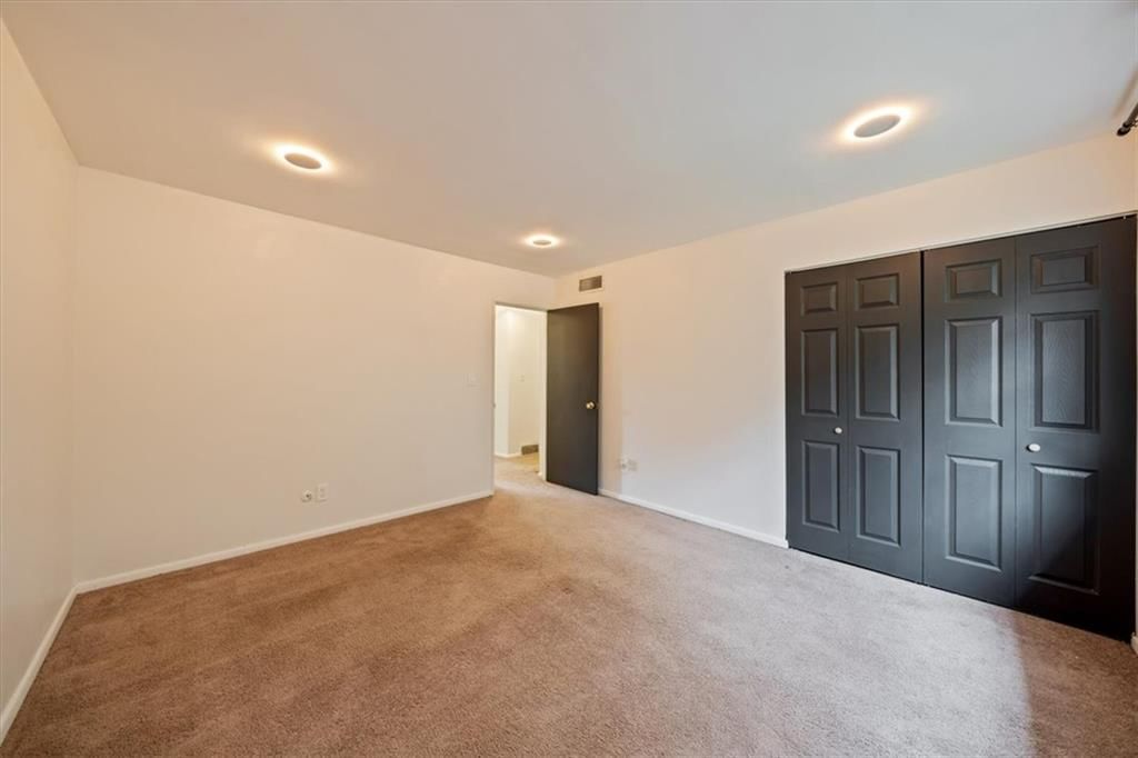 Photo 19 of 28 - 8727 Sycamore Avenue, Kansas City, MO 64138