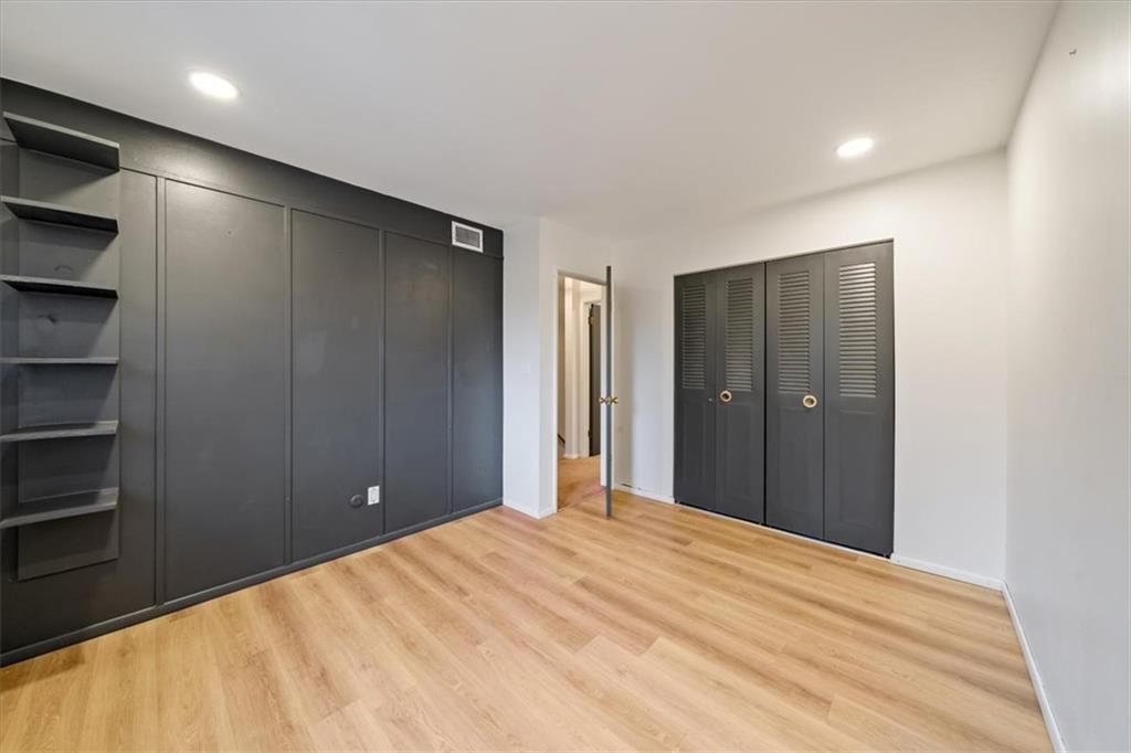 Photo 15 of 28 - 8727 Sycamore Avenue, Kansas City, MO 64138