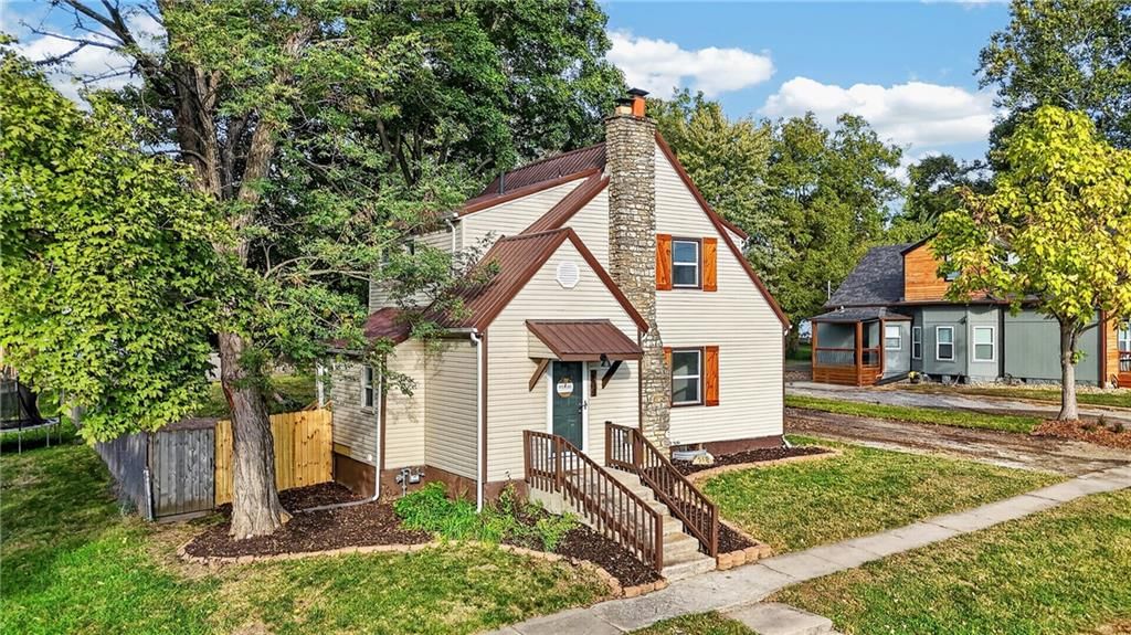 219 S FRONT Street, Pleasant Hill, MO: listing photo 2