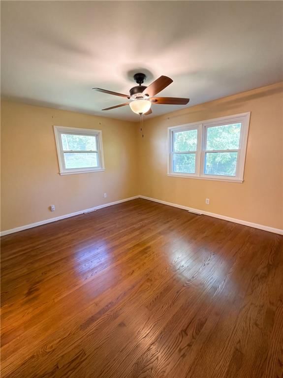 Photo 4 of 21 - 602 W 101st Street, Kansas City, MO 64114