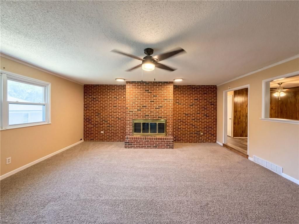 Photo 9 of 21 - 602 W 101st Street, Kansas City, MO 64114