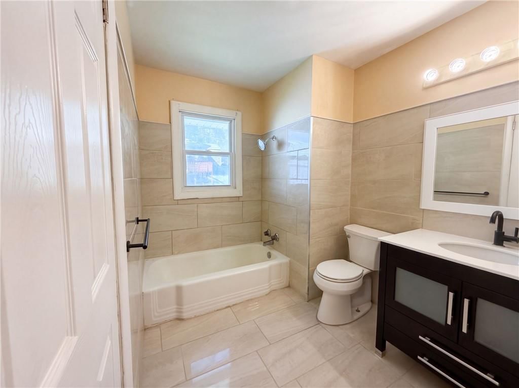 Photo 15 of 21 - 602 W 101st Street, Kansas City, MO 64114