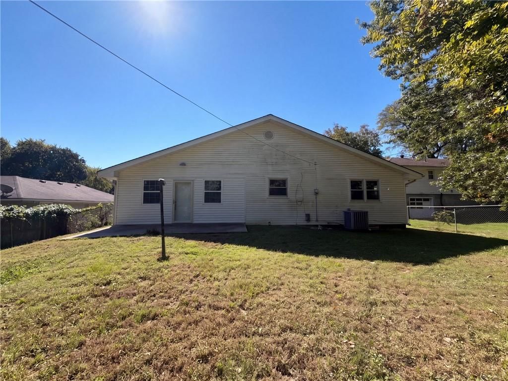 Photo 19 of 21 - 602 W 101st Street, Kansas City, MO 64114