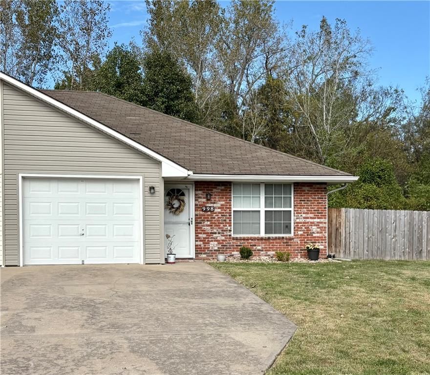 998 Christie Lane, Grain Valley, MO