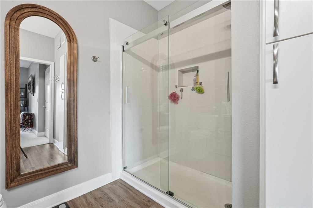 Walk-in shower, tiled shower and frameless glass shower at 11604 Tomahawk Creek Parkway #A, Leawood, KS 66211