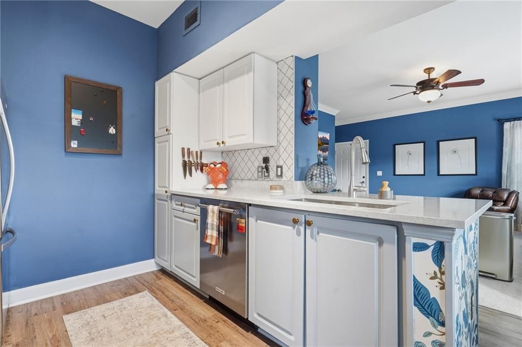 Photo 9 of 28 - 11604 Tomahawk Creek Parkway #A, Leawood, KS 66211