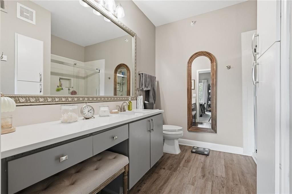 Photo 14 of 28 - 11604 Tomahawk Creek Parkway #A, Leawood, KS 66211