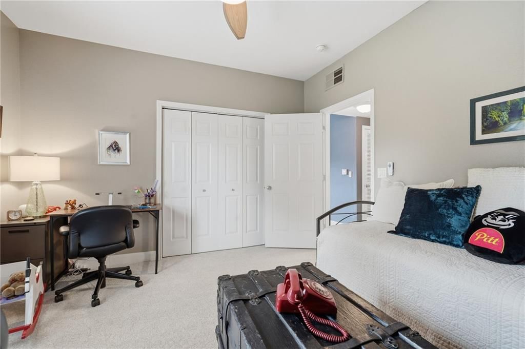 Photo 18 of 28 - 11604 Tomahawk Creek Parkway #A, Leawood, KS 66211