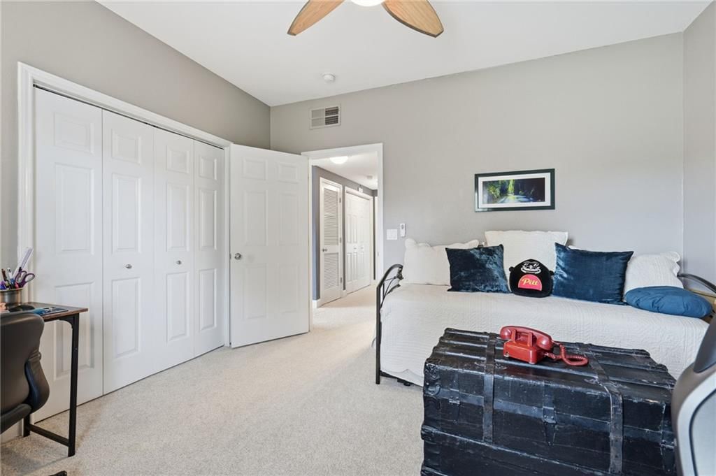 Photo 19 of 28 - 11604 Tomahawk Creek Parkway #A, Leawood, KS 66211