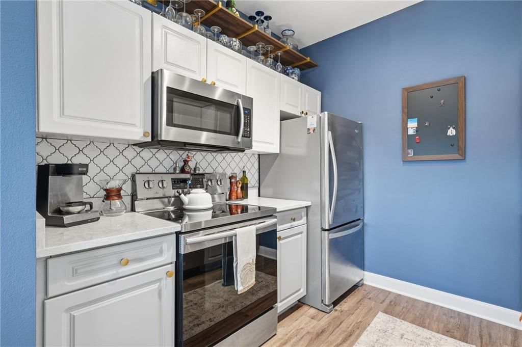 Stainless steel appliances at 11604 Tomahawk Creek Parkway #A, Leawood, KS 66211