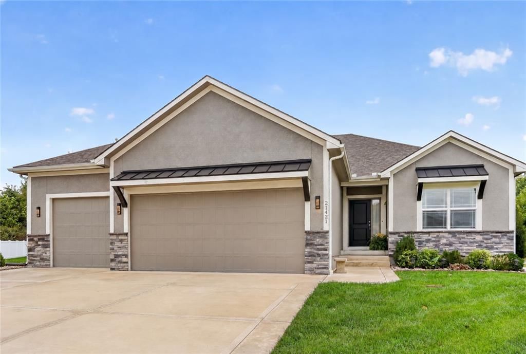 Photo 1: three-car garage, 21421 E 32nd Terrace S, Independence, MO 64057