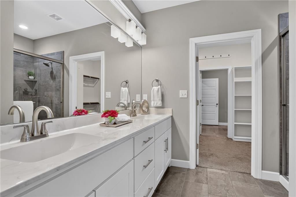 Double vanity and white vanity at 21421 E 32nd Terrace S, Independence, MO 64057