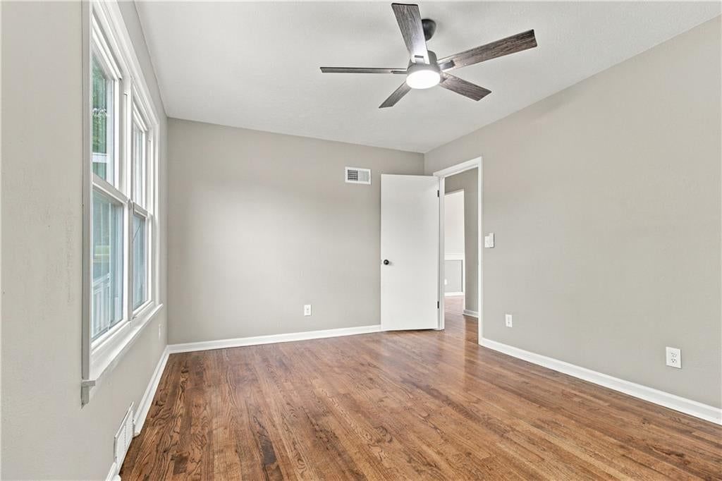 Photo 8 of 24 - 10131 E 79th Terrace, Raytown, MO 64138