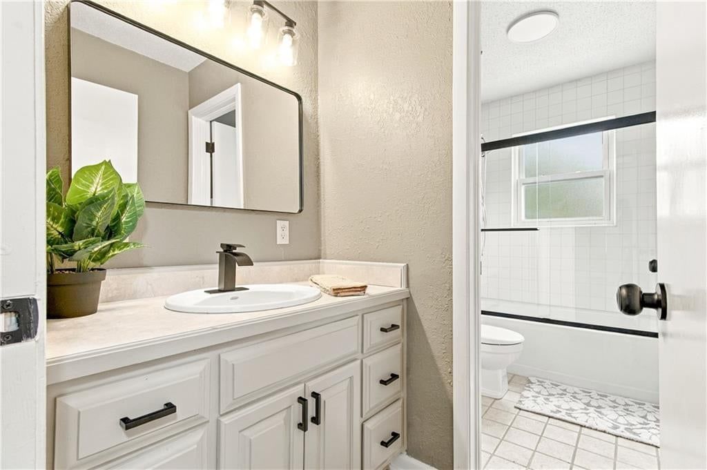 Photo 13 of 24 - 10131 E 79th Terrace, Raytown, MO 64138