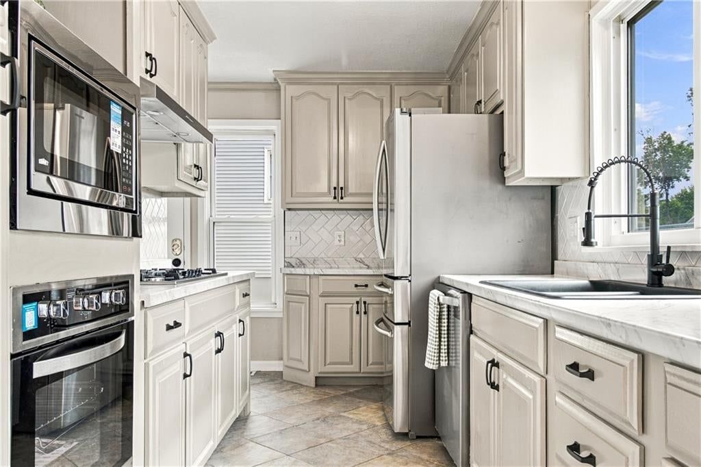 10131 E 79th Terrace, Raytown, MO: listing photo 2