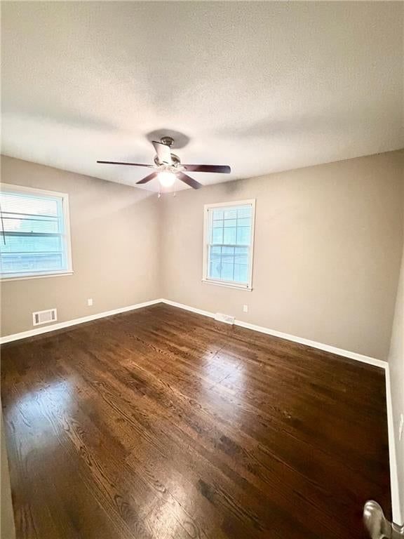 Photo 8 of 18 - 3831 S Kiger Road, Independence, MO 64055