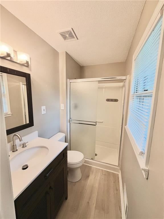Photo 10 of 18 - 3831 S Kiger Road, Independence, MO 64055