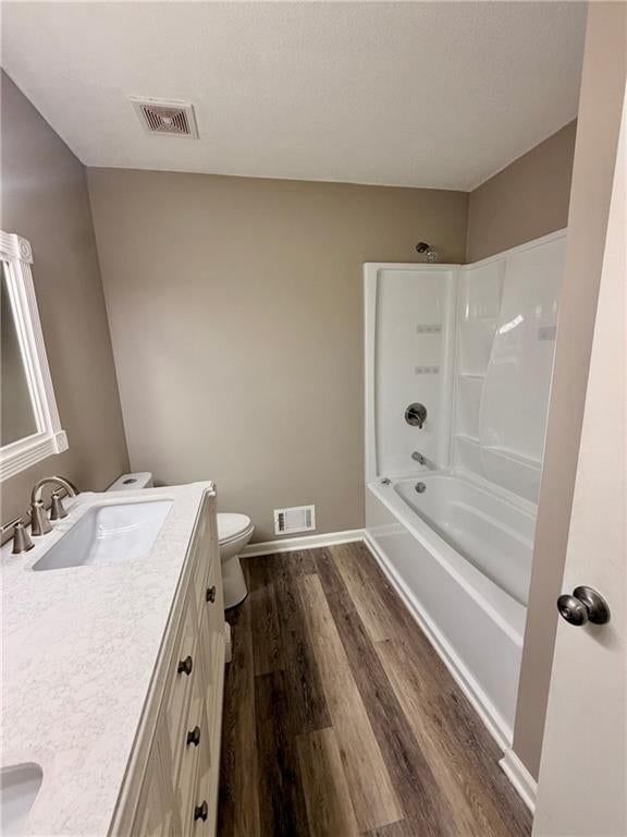 Photo 12 of 18 - 3831 S Kiger Road, Independence, MO 64055