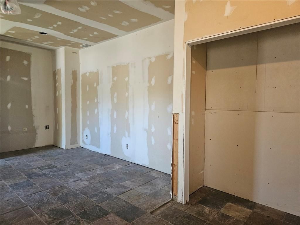 Photo 14 of 42 - 11303 E Sheley Road, Independence, MO 64052