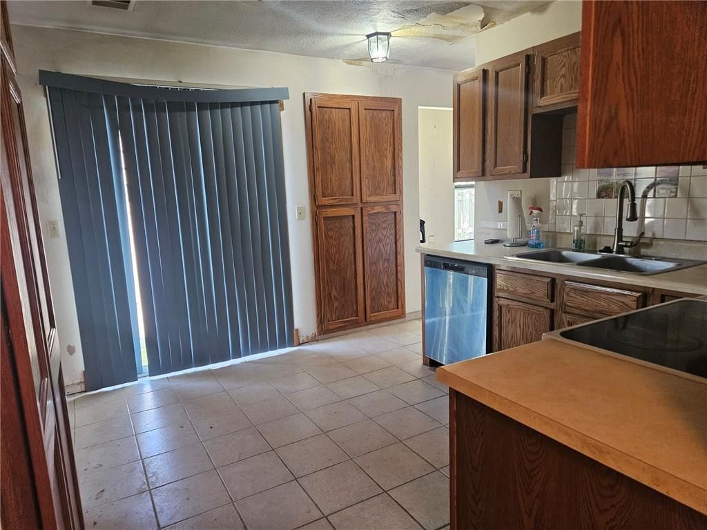 Photo 10 of 42 - 11303 E Sheley Road, Independence, MO 64052