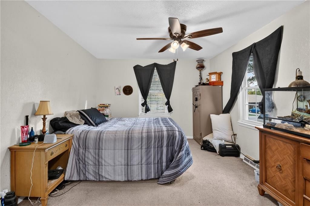 Photo 16 of 39 - 440 W Broadway Street, Peculiar, MO 64078