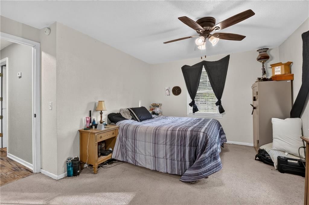 Photo 17 of 39 - 440 W Broadway Street, Peculiar, MO 64078