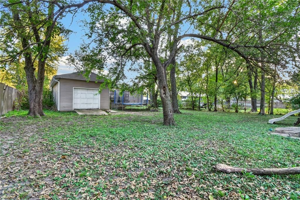 Photo 34 of 39 - 440 W Broadway Street, Peculiar, MO 64078
