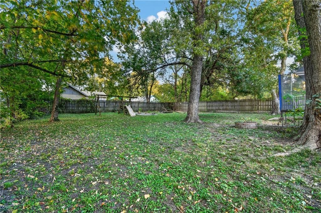Photo 36 of 39 - 440 W Broadway Street, Peculiar, MO 64078