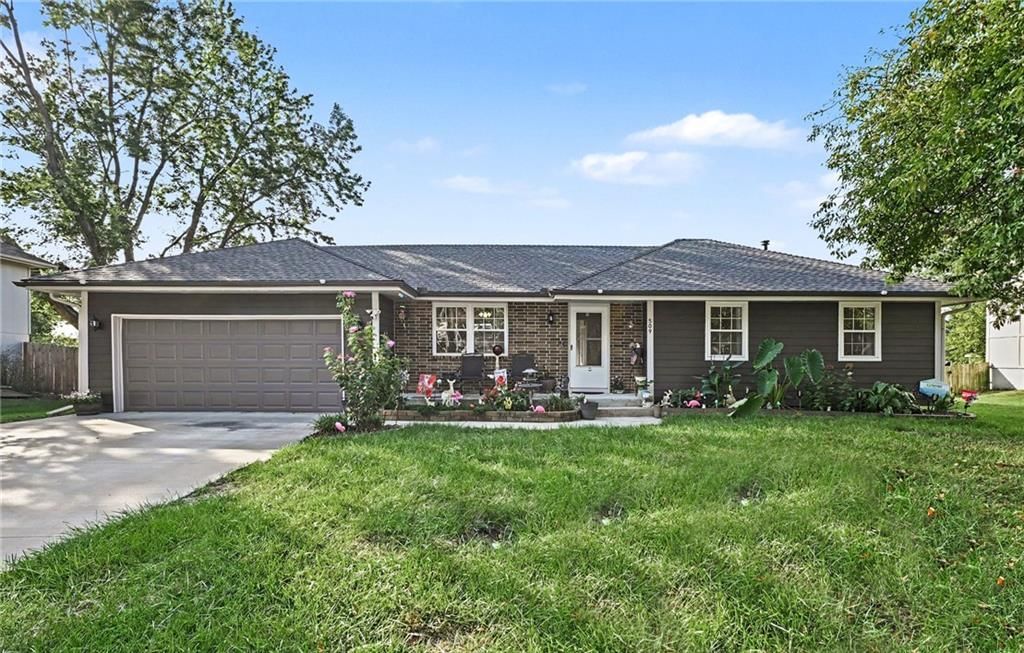 509 Broadway Street, Grain Valley, MO: listing photo 2