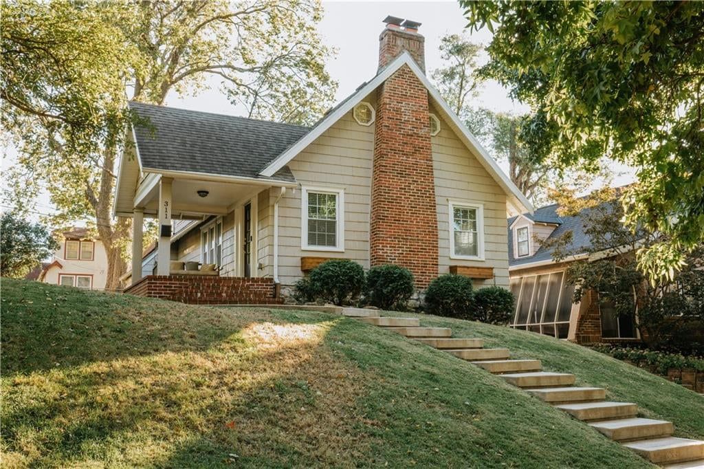 311 E Dartmouth Road, Kansas City, MO