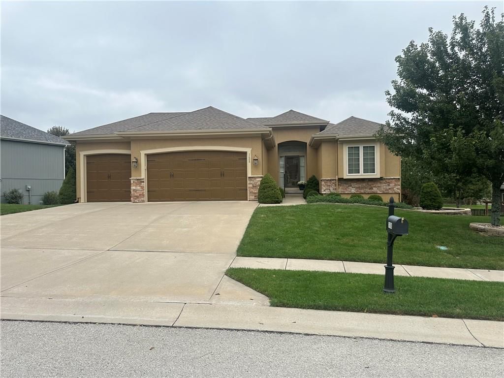 1608 NW Cottonwood Circle, Grain Valley, MO
